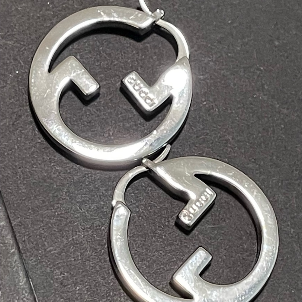 Elegant Gold or Silver Small GG Hoop Earrings - Picture 3 of 4